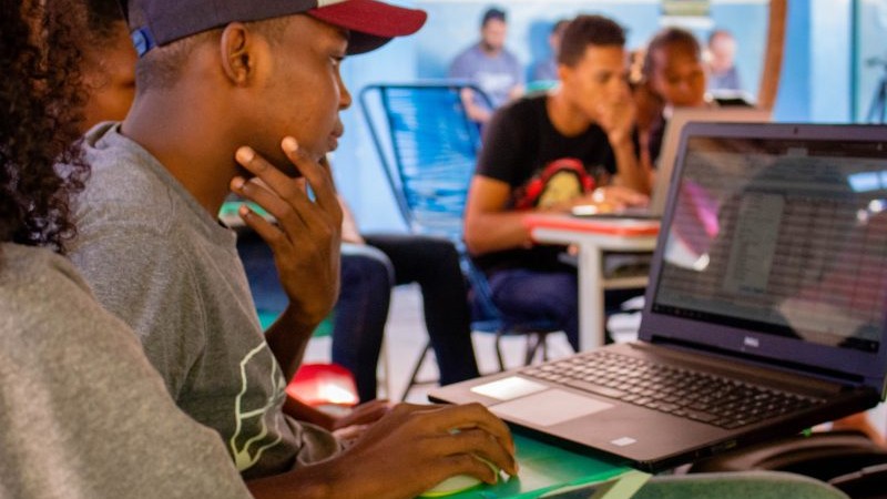 Sharing Word: programa de inclusão tecnológica chega à reta final com mais de 600 quilombolas capacitados